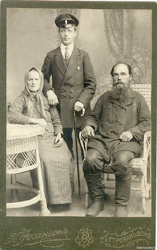 Иван Варшуков и [его родители]