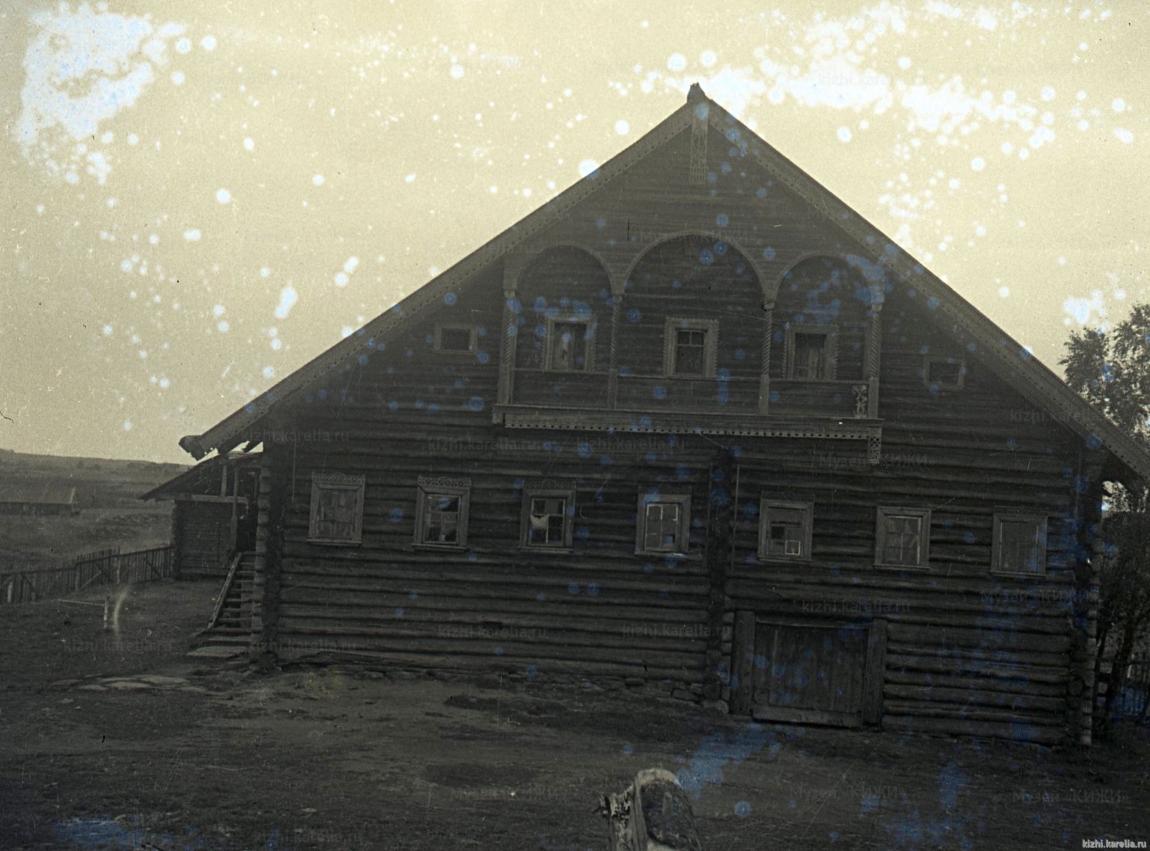 Дом Беззубикова, д. Падмозеро. Главный фасад