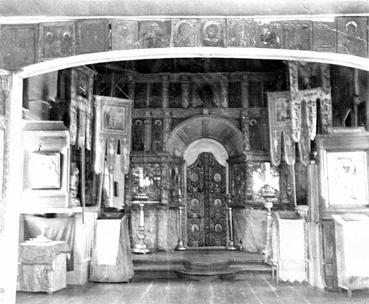 Фрагмент интерьера Никольской церкви в д.Вегорукса. 12.03.1944.