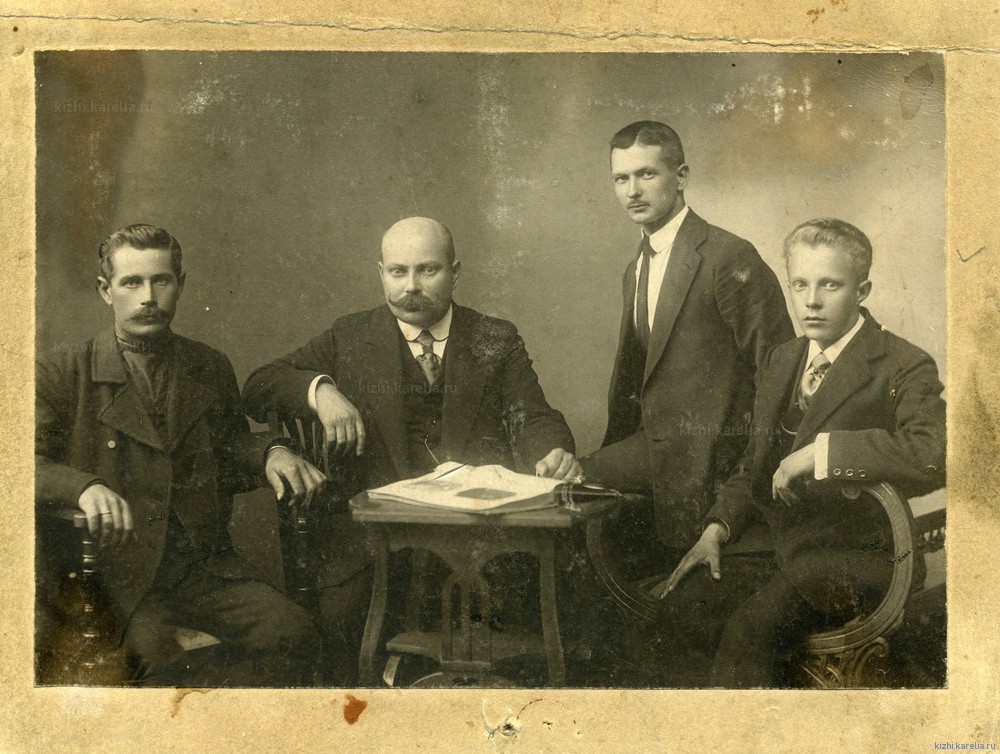 Сергин Михаил Дмитриевич и трое неизвестных мужчин