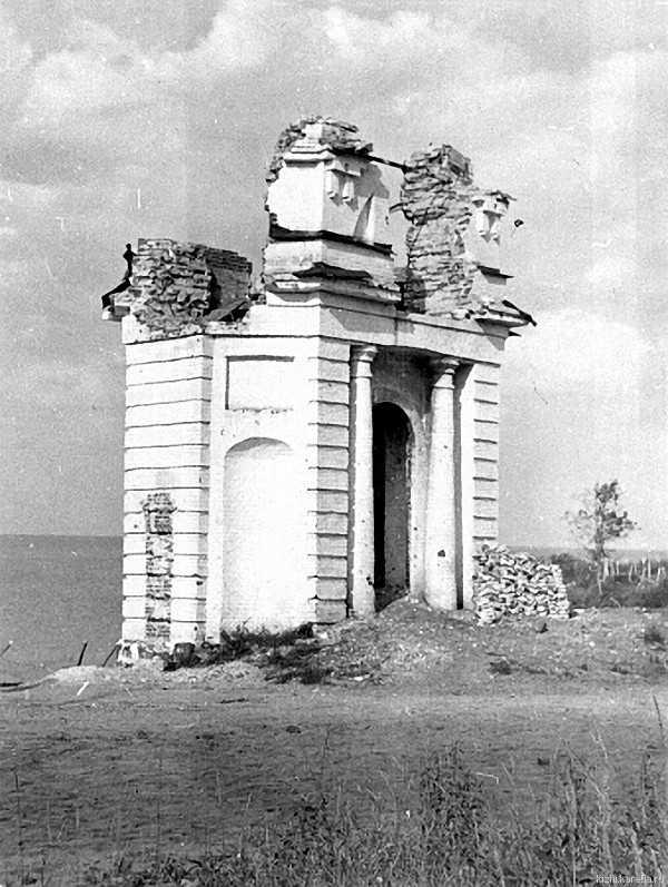 Руины [колокольни] бывш. Клименецкого монастыря. 20.07.1943.