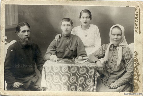 Петр Грешников и его семья