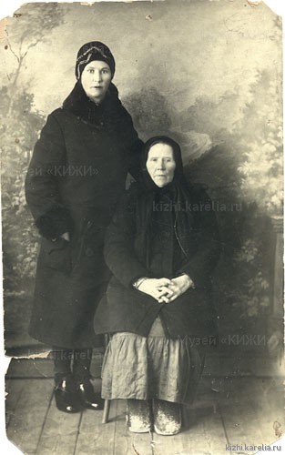 Антонина Фёдоровна Лопаткина и ее дочь Анна Митрофановна Хребтова