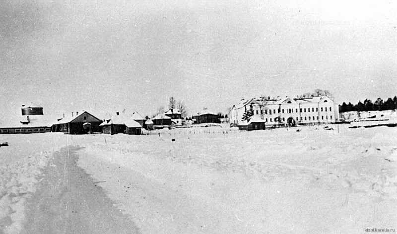 Вид на бывш. Палеосторовский монастырь. о.Палей. 06.12.1942.