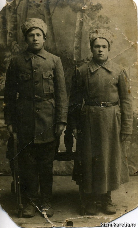 И.М. Никонов с другом И.Е. Зайцевым. Съемка 9 ноября 1917 г.