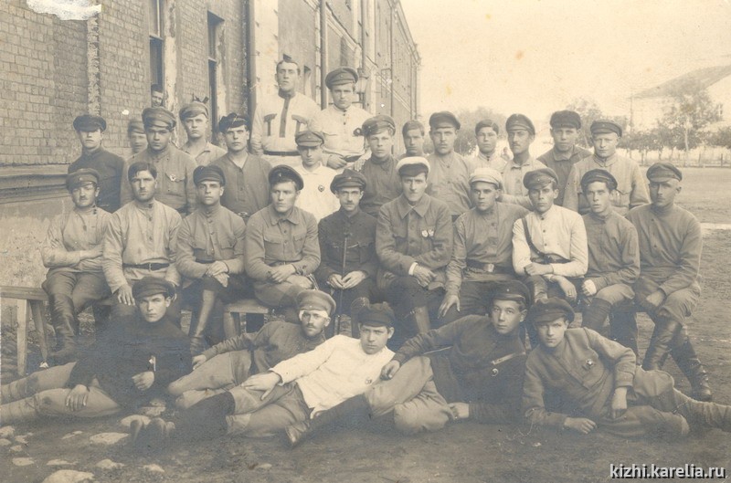 Красногвардейцы после участия в подавлении Кронштадтского мятежа.