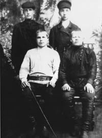 Иван Яковлевич Щепин, 17 лет (в белой рубашке) с друзьями