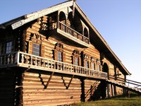 Богатое декоративное убранство жилого деревянного дома Ошевнева в музее Кижи
