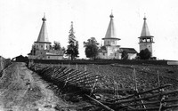 Вид церквей Успенской и Александра Свирского с юго-запада (с. Космозеро)