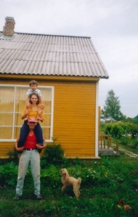 На даче с женой и сыном. 1999 г.