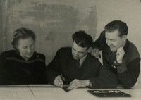 Сотрудники НМР: Д. Сафонова (Базарная), В. Крохин, В. Максимов. 1951 г. 