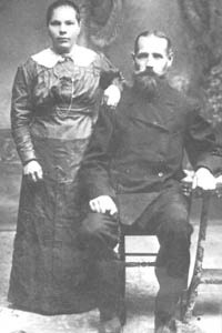 Строитель дома Яков Щепин с женой Авдотьей. 10-е годы XX в.