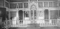 Иконостас Покровской церкви. Вид полуразрушенной столярной рамы. Фотография