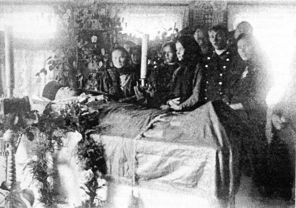 Похороны Аполлония Васильевича Плотникова. 1917 год, село Лижма