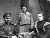 Баранов Иван Иванович, его сестра Анна Ивановна (в центре) и жена Баранова Татьяна Павловна. 1910-е гг.
