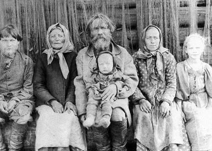 Фото 3. Семья рыбака из д.Рубцово Повенецкого уезда