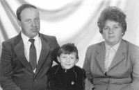 Рис.26. Валентина Сафонова с мужем и сыном Сергеем. Фото 1987 г. (Из личного архива В.П.Андриановой)