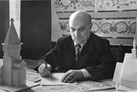 Доктор архитектуры, профессор Московского архитектурного института Лев Михайлович Лисенко.  В 1940 г. он впервые произвел детальные обмеры Преображенской церкви.