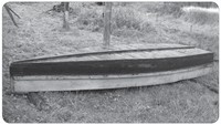 Рис. 5. Лодка-плоскодонка на озере Михайловском (фото автора, 2009 г.)