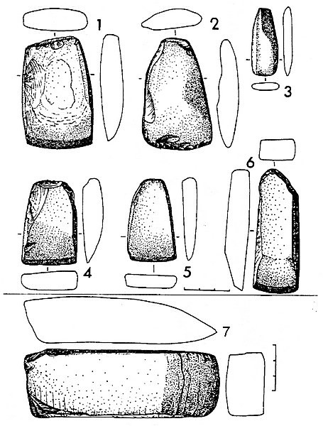 Рис.7. Сланцевые орудия с поселения Воицкое I (1-6), Воицкое V (7)