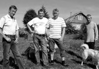Слева направо: Александр и Виктор Назарьевы, Александр Горин, Сергей Демченко. Деревня Лахта. 2015 г.