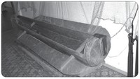 Рис. 2. Долблёнка-куутти в экспозиции Олонецкого музея (фото автора, 2009 г.)