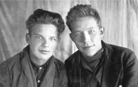 Рис.34. Василий Иванович Федосков (слева). Фото до 1941 г. (Из личного архива В.И.Ларюшкиной)