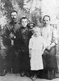 Семья Ефремовых. Не позднее 9 августа 1916 г. Музей-заповедник «Кижи». КП-3872