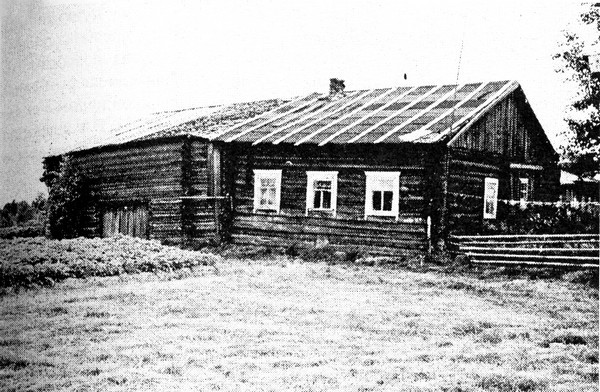 Фото 3. Дом Морозова в деревне Пизьмогуба Калевальского района. Общий вид. НВФ-8837.