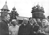Участники Всесоюзной конференции «Народная культура Заонежья» в Кижах. 1964 г. Первый слева – А.В.Ополовников.