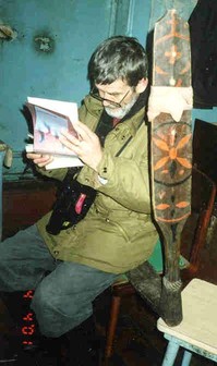 Н.И.Шилов во время экспедиции в Пряжинский район Карелии, дер.Кармелисто. 2002 г.