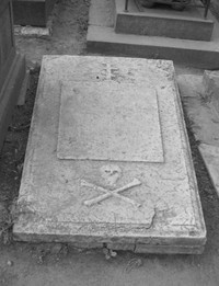 Рис.5. Плита на могиле Ольхина Василия Елизаровича (1709-1788) на Лазаревском кладбище Александро-Невской лавры
