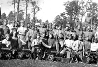 Фото 6. Г.П.Корнилов (в центре, в последнем ряду, с усами) в группе военнослужащих Русской армии. 1916–1917 гг. КП 4194