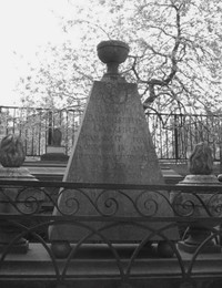 Рис.6. Надгробие на могиле Василия Васильевича Ольхина (17…–1791) на Лазаревском кладбище Александро-Невской лавры