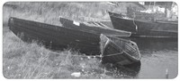 Рис. 18. Рыбацкие лодки в устье реки Видлицы (фото автора, 2009 г.)
