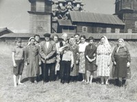 Группа сотрудников музея с родственниками. 1962 г.