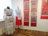 1. В экспозиции выставки Н.М.Новожиловой.