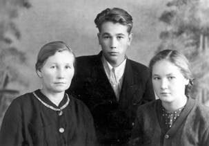 Ольга Григорьевна Куделина (Серова) с детьми. 1950-е гг.