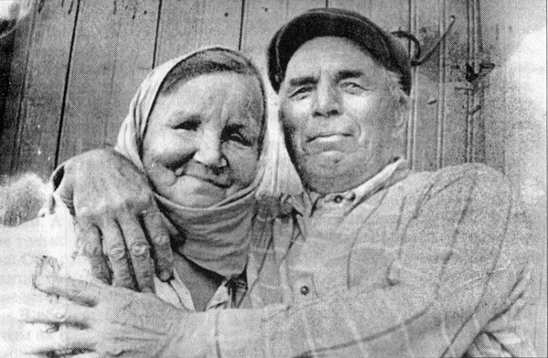 Фото 2. Сын Н.А.Ремизова Иван Никитич с женой.