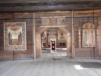 Интерьер Покровской церкви на о.Кижи. Вид на трапезную и далее кафоликон.