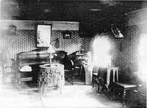 Зала на 2-м этаже дома Пахома. Великая Губа. 1926 г. Экспедиция К.К.Романова