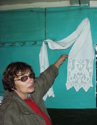 О.А.Набокова во время экспедиции в дер.Онежаны. 2003 г.