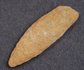 Редкая археологическая находка — наконечник копья из кварцита. Фонды музея «Кижи» продолжают знакомить с коллекциями