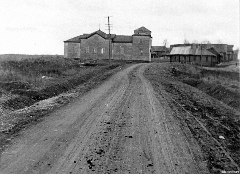 Вид на церковь в д.Великая Нива. 13.10.1943.