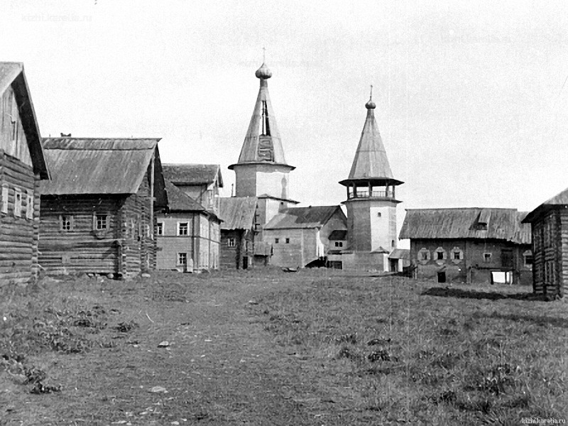 Улица в д.Типиницы с видом на Вознесенскую церковь. 12.06.1944.