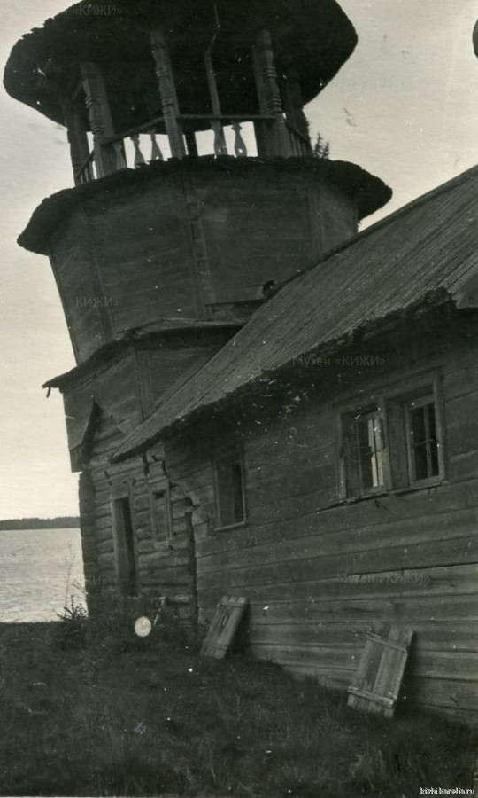 Часовня Знамения Богородицы в д.Корба Медвежьегор. р. Фрагмент южного фасада