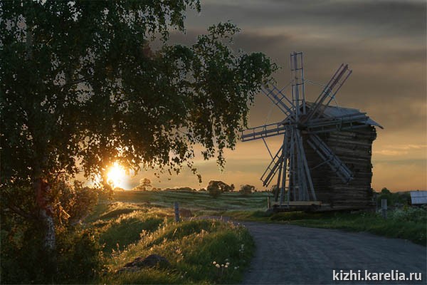 Ветряная мельница на острове Кижи, закат