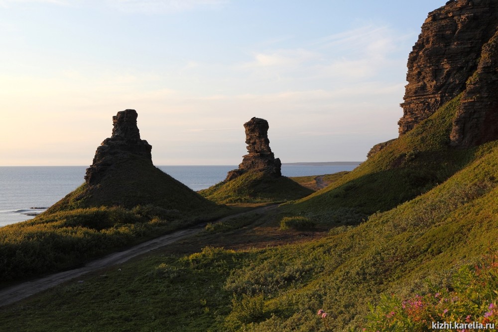 Полуостров Средний, Останцы Два брата (Мурманская область)