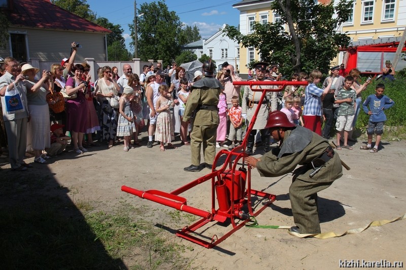 Демонстрация приёмов борьбы с пожаром