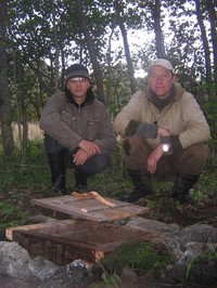 Мартьянов Р. и Гашков И. оборудуют родник